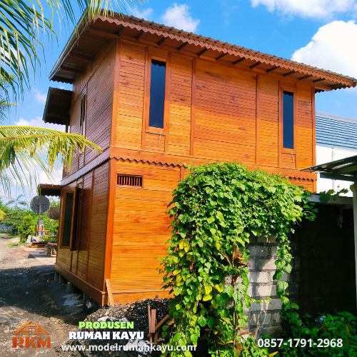 Rumah 2 Tingkat Kayu
