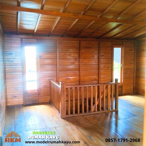 Tangga Naik Rumah Kayu