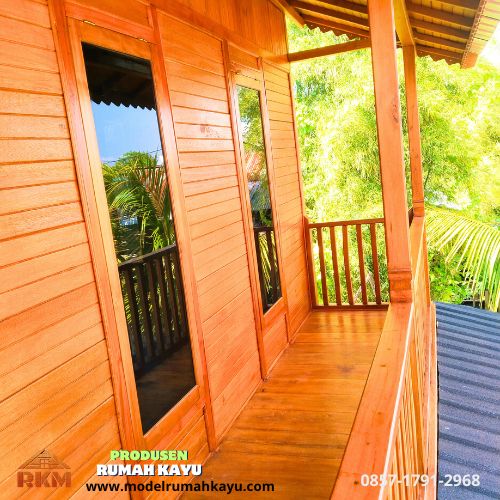 Teras Rumah Kayu